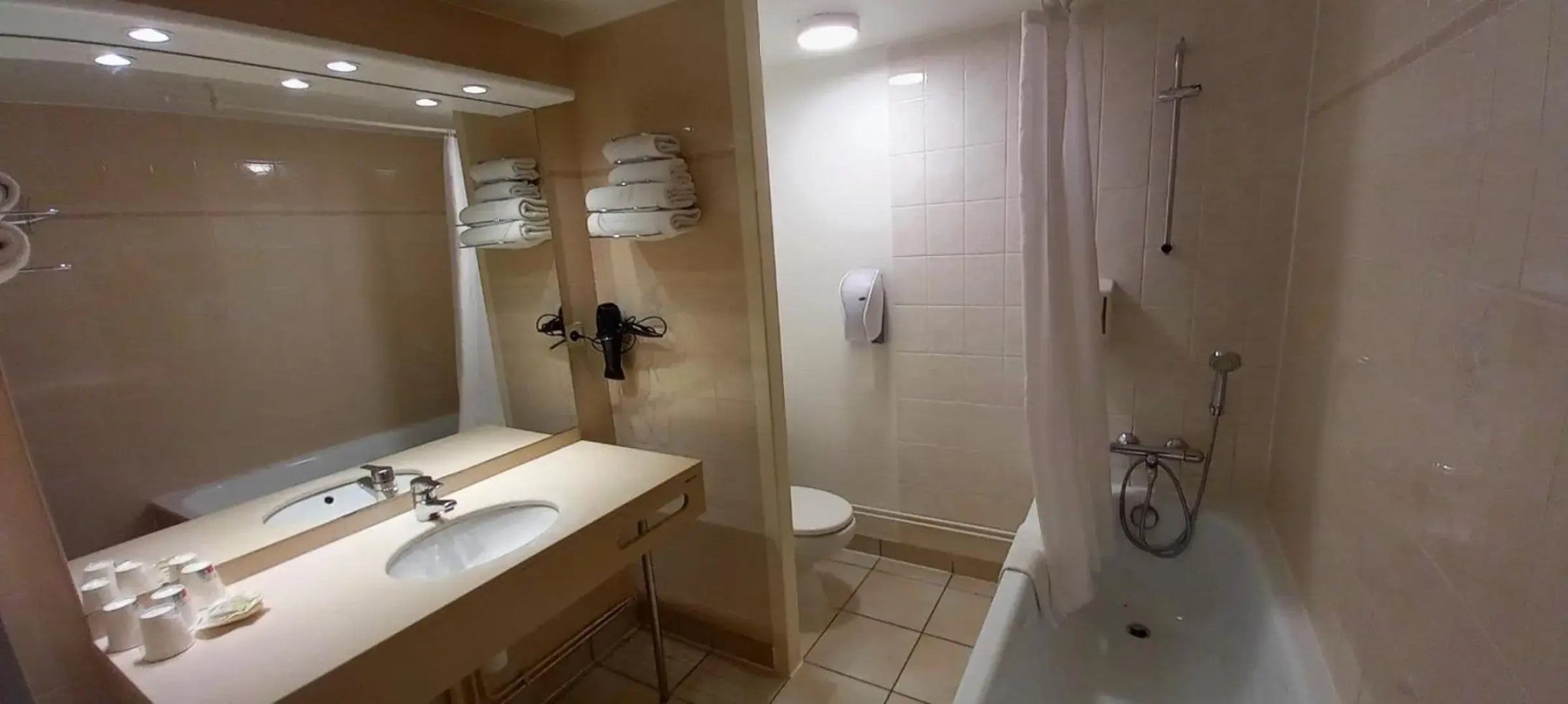 Hôtel SABLES D'O et son restaurant "LE 16 BIS"