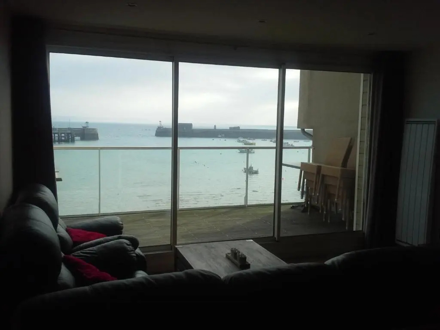 Magnifique appartement, face au Port de Granville, avec vue sur mer, à 200 m du centre ville.