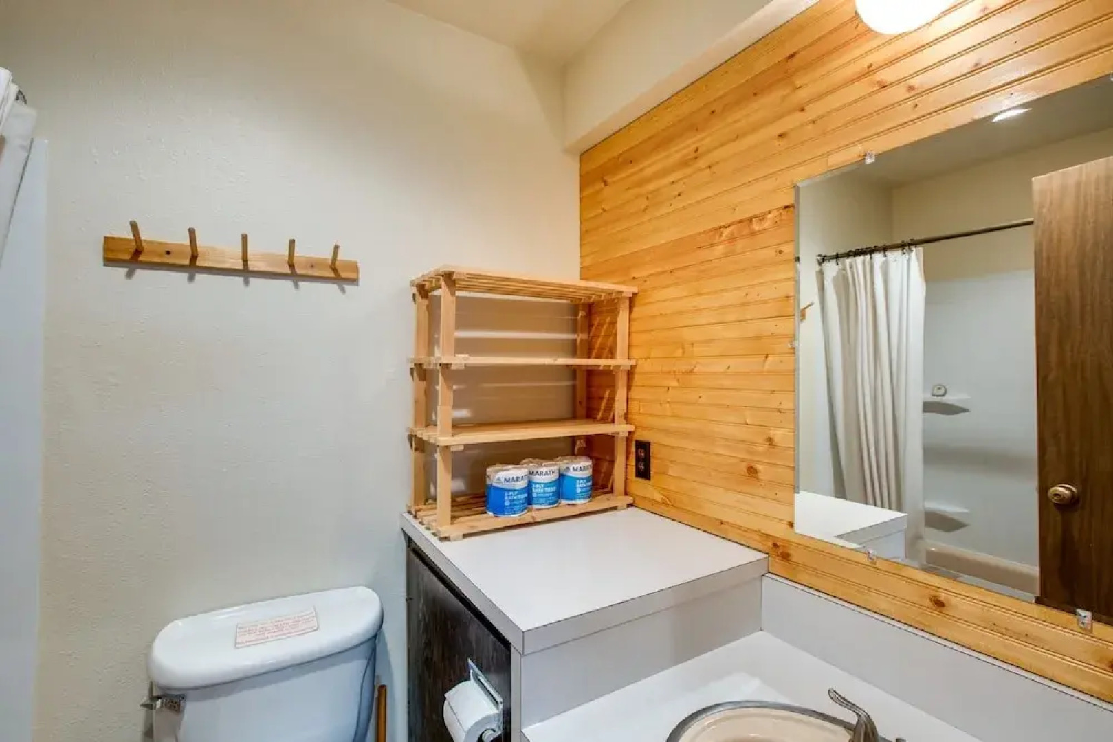 56SLL - Fireplace - Inexpensive - Kitchenette - Sleeps 4