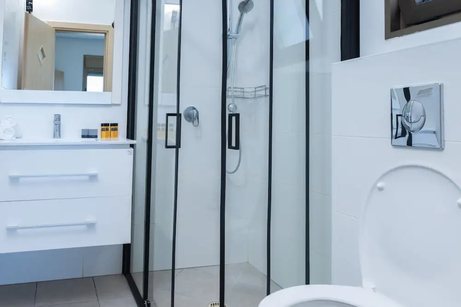 SeaFront Luxurious 3 BR Apartment