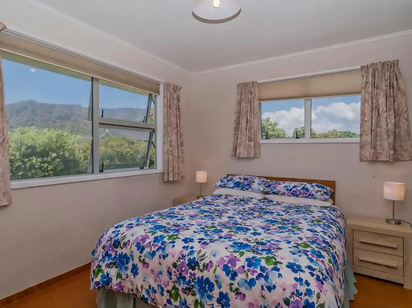 Beachfront Hideaway - Matarangi Holiday Home