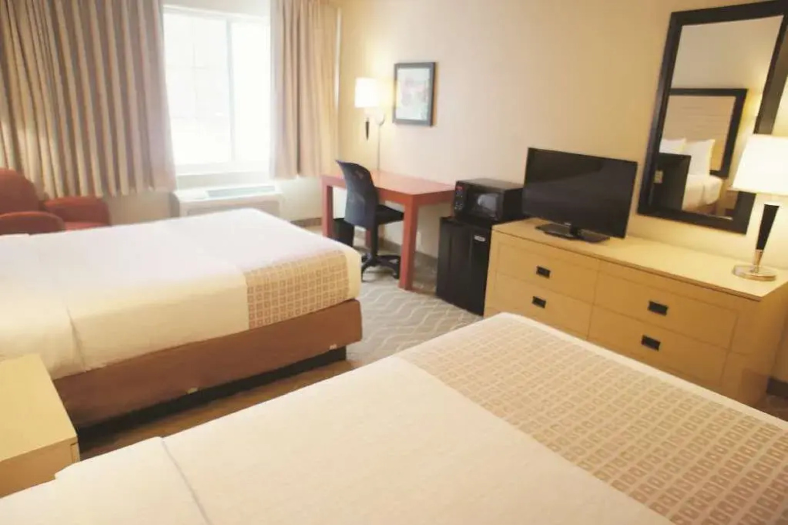 La Quinta Inn Suites White Plains Elmsford