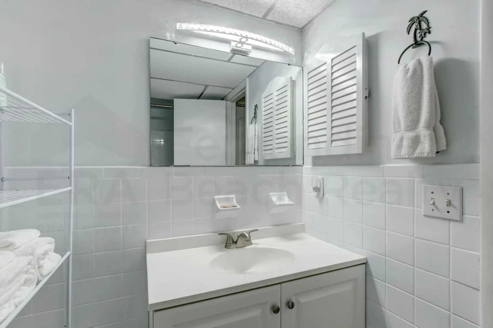 Spacious Oceanfront Condo, Easy Access to Private Fishing Pier by RedAwning