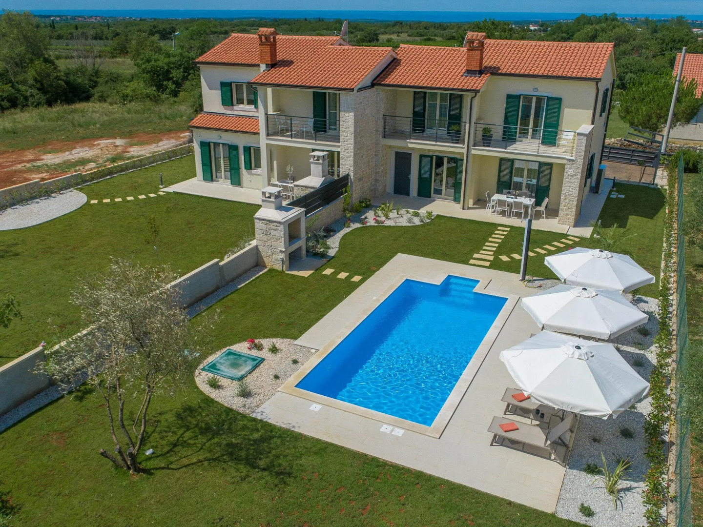 Holiday House  with private pool in a quiet location with garden and grill