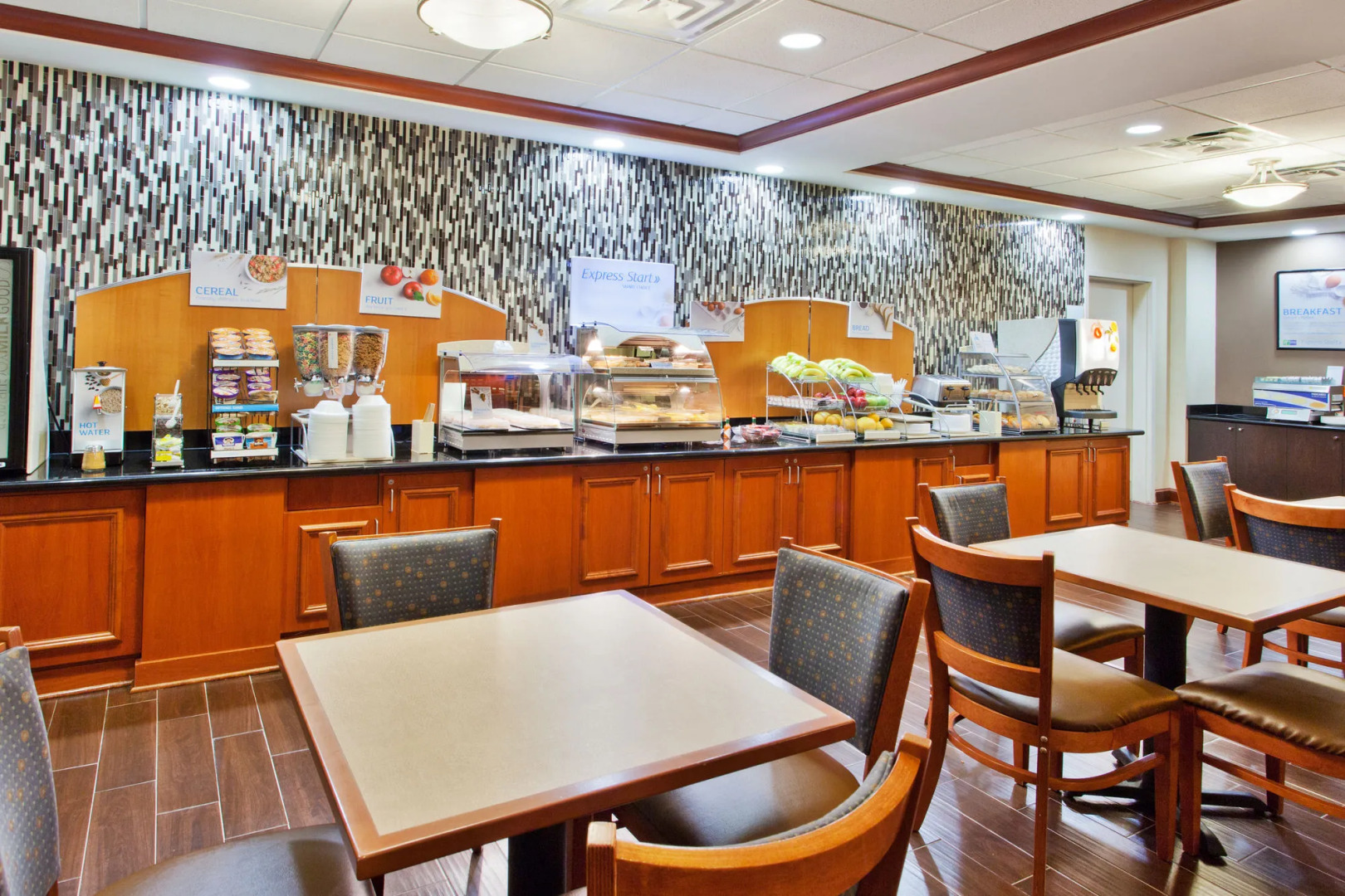 Holiday Inn Express & Suites Baton Rouge East by IHG