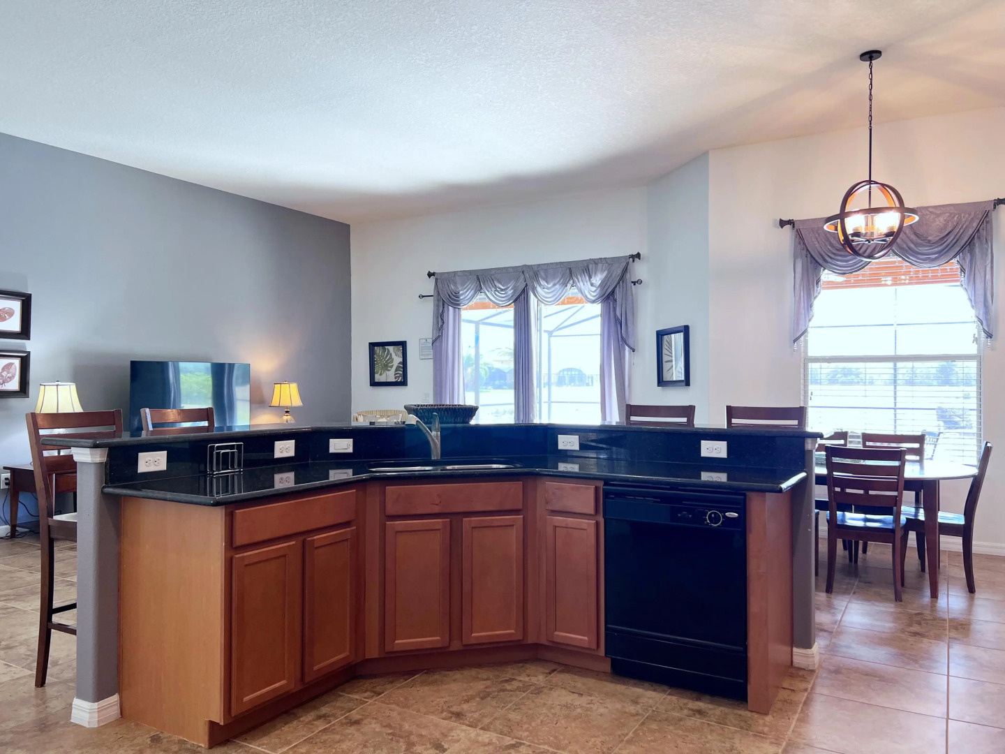 Lakeside 5Bd Pool Hm Spa Gm Watersng-237YS