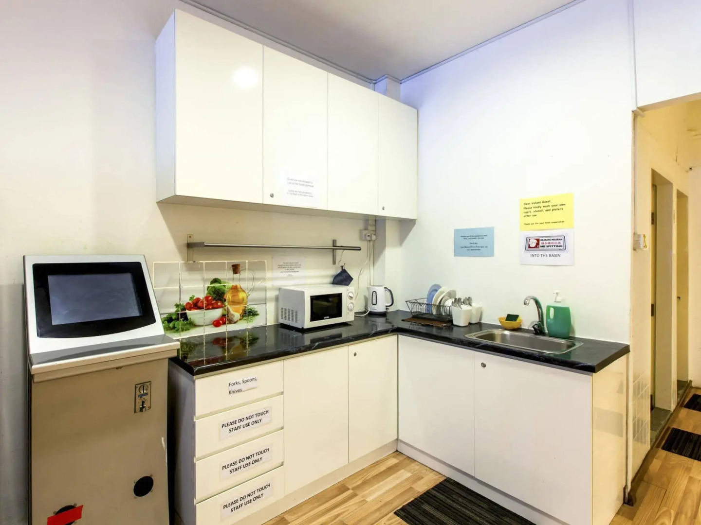 New Society Backpackers Hotel - Hostel