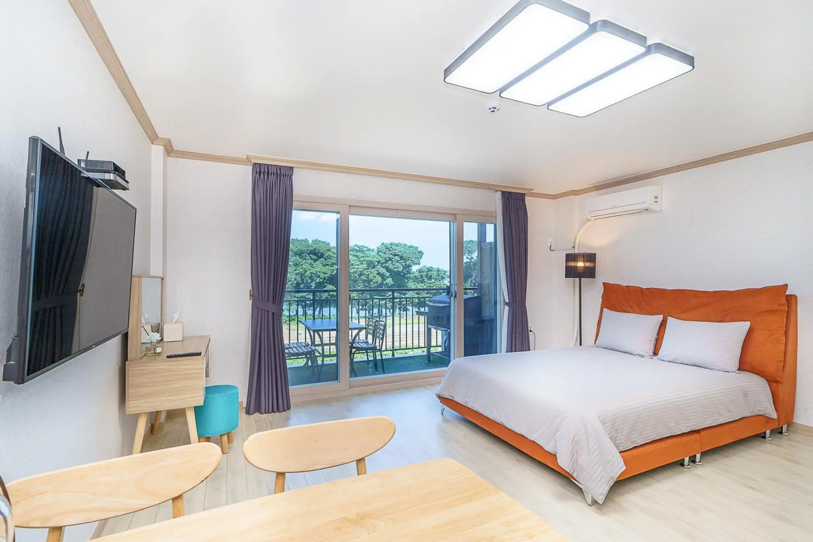 Namhae Dangdangi Dog Pension Blue