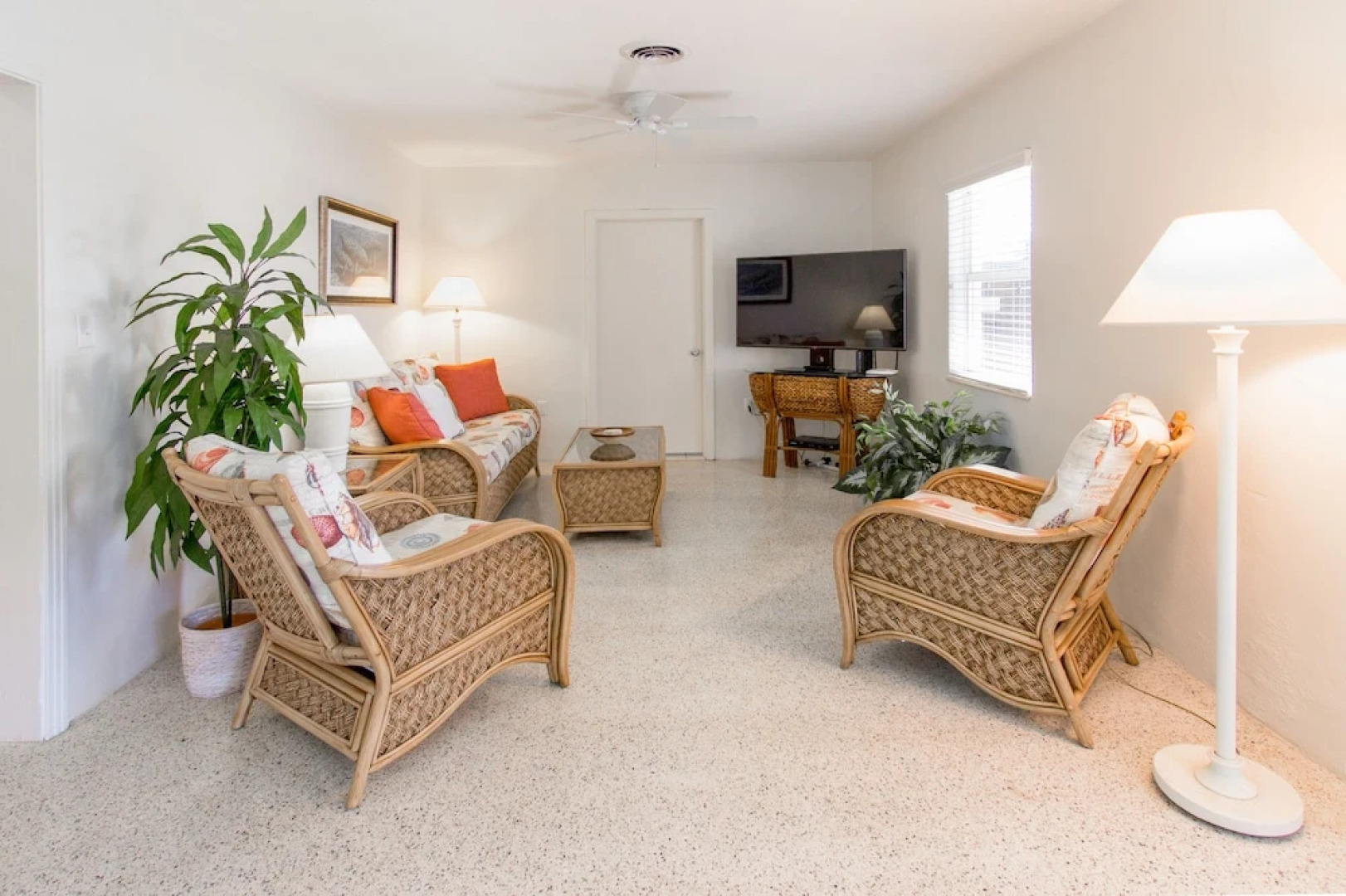 711 Albee Road West House - 2 Br home by RedAwning