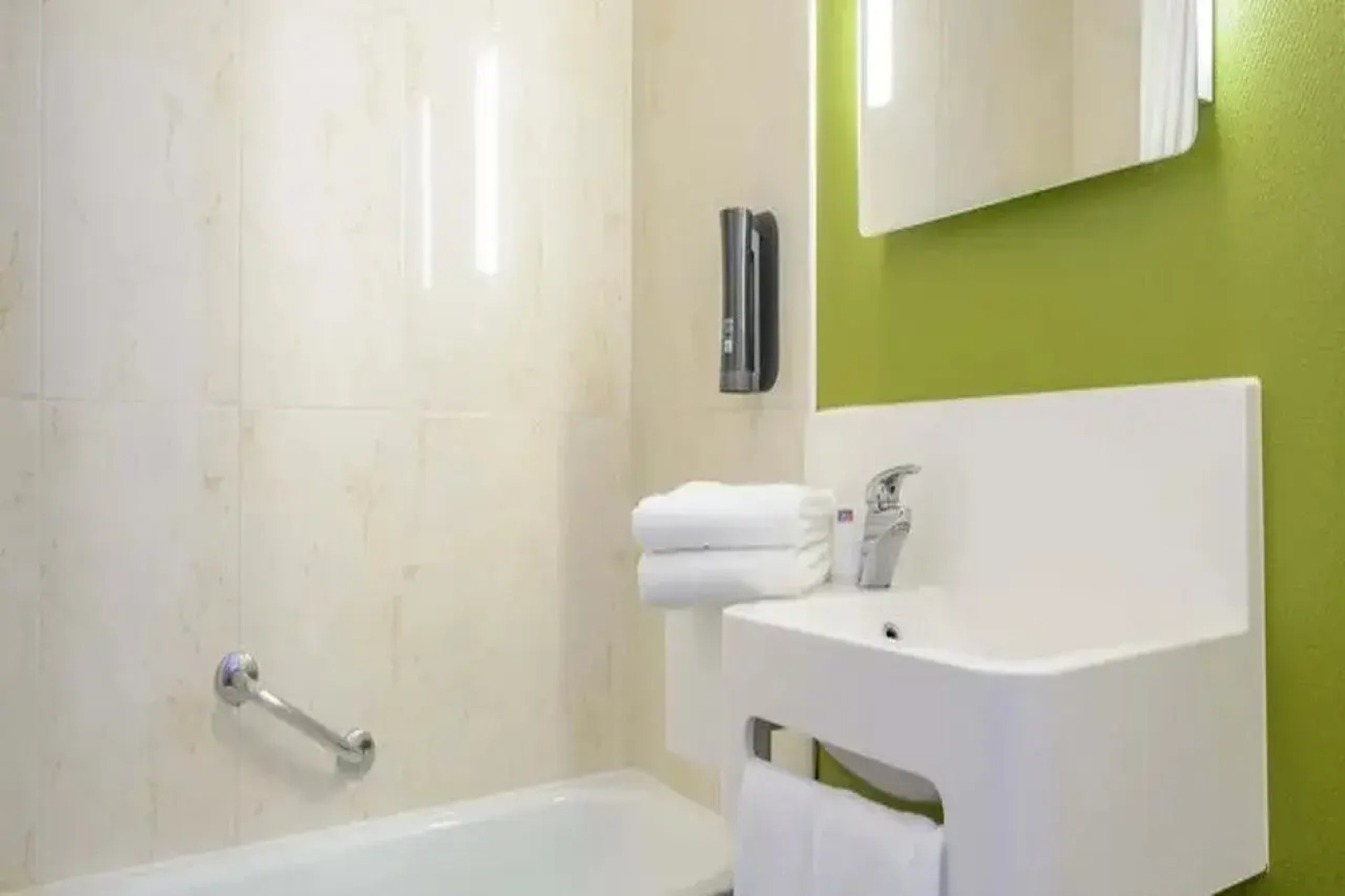 B&B HOTEL Nîmes Ville Active