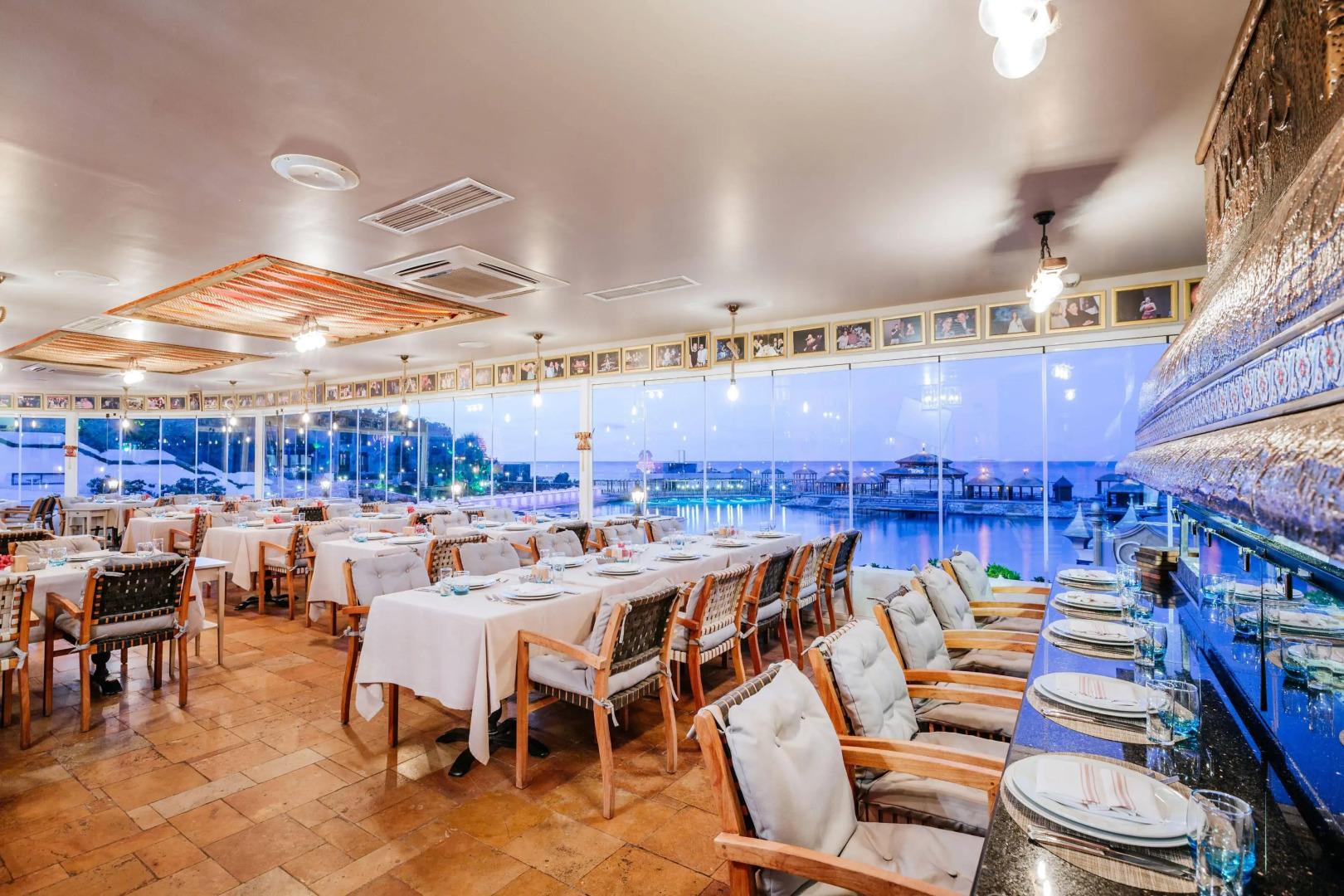 Cratos Premium Hotel & Casino