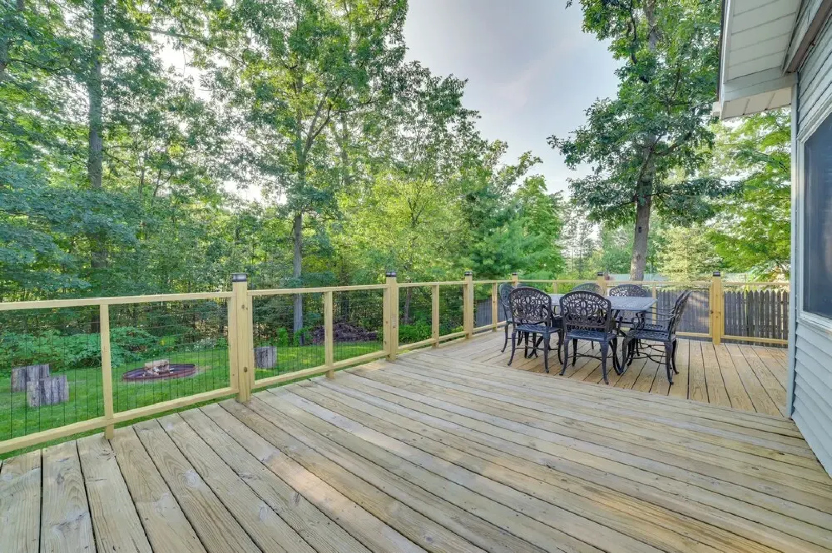 Quiet Family Home w/ Yard < 1 Mi to Houghton Lake!