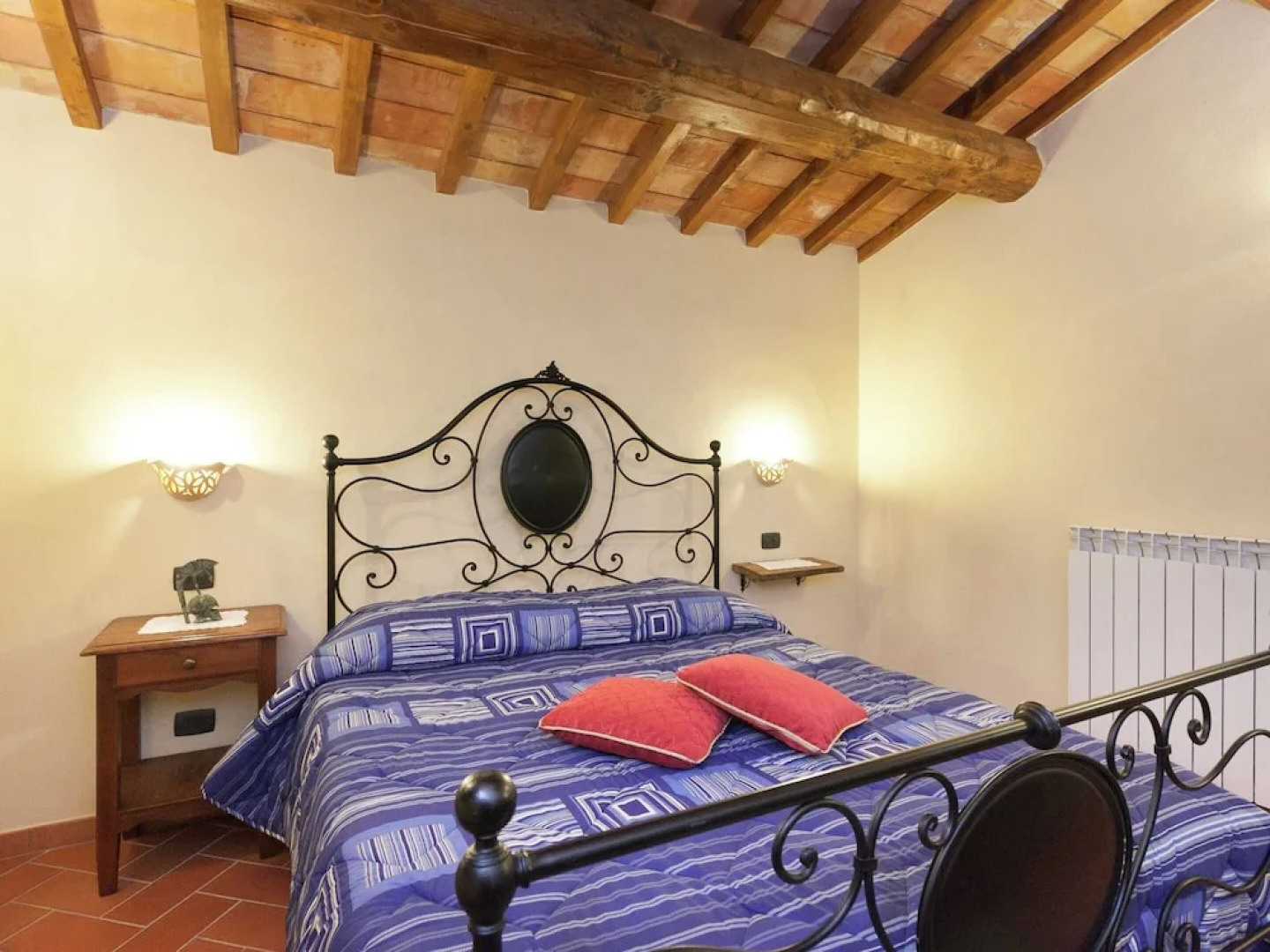 Farmhouse in Marche With Pool and Views