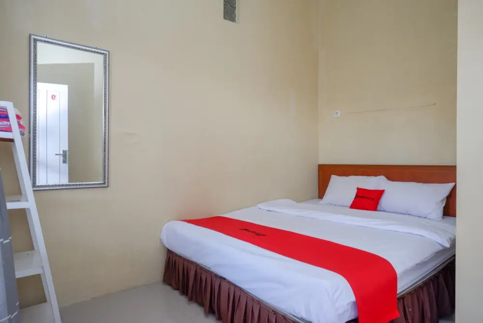 RedDoorz near Terminal Mendolo Wonosobo