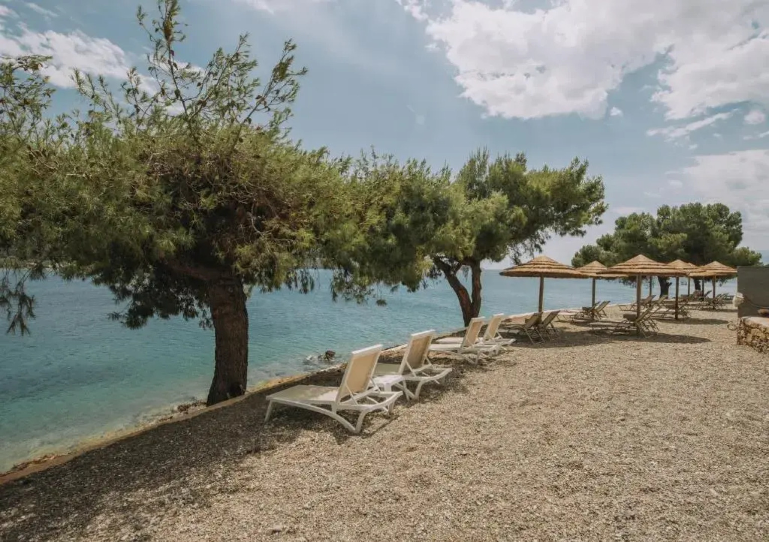 Trizonia Beach Hotel