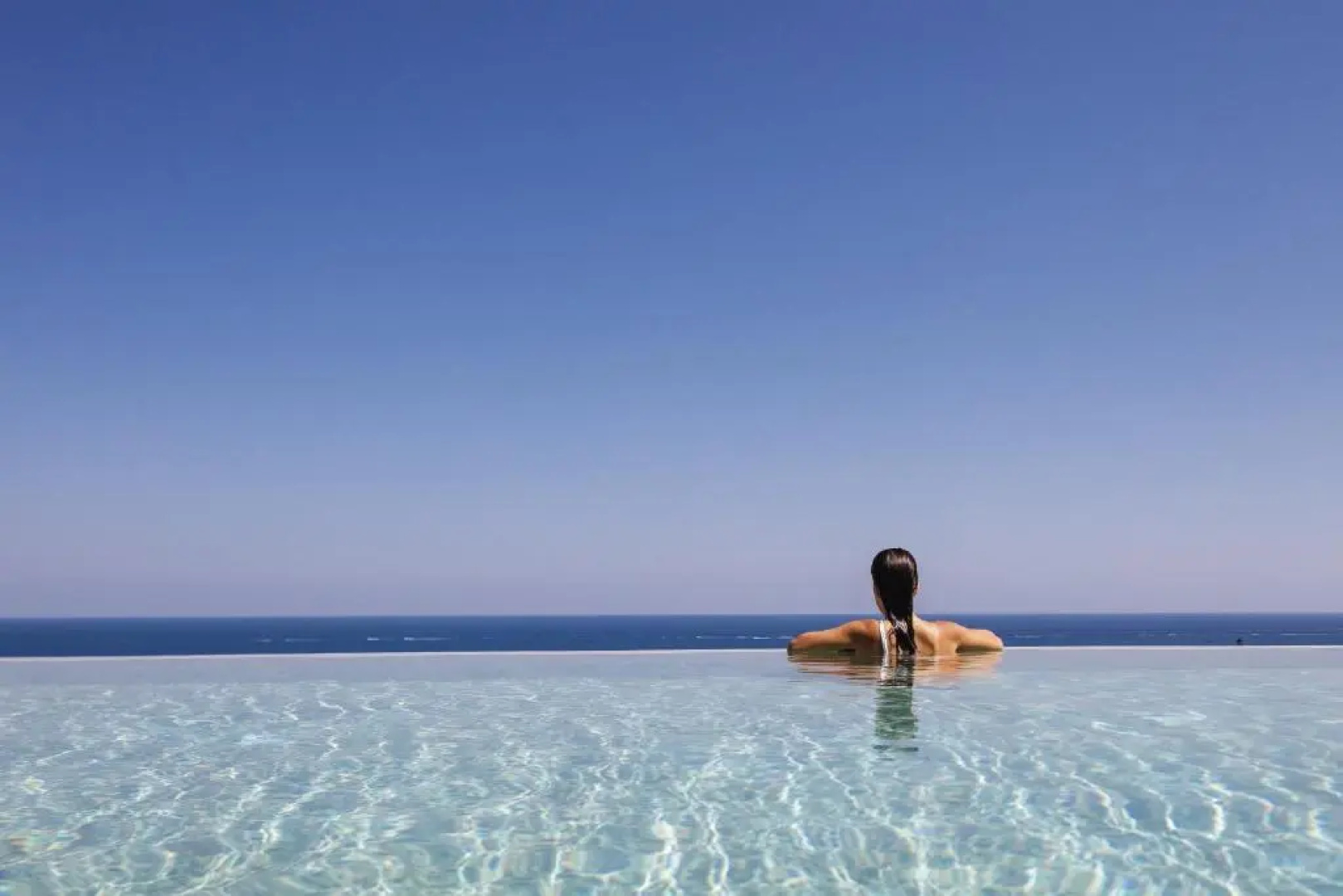 Bohemian Villas with Private Infinity Pool, Jacuzzi & Seaview, 15min from City Center