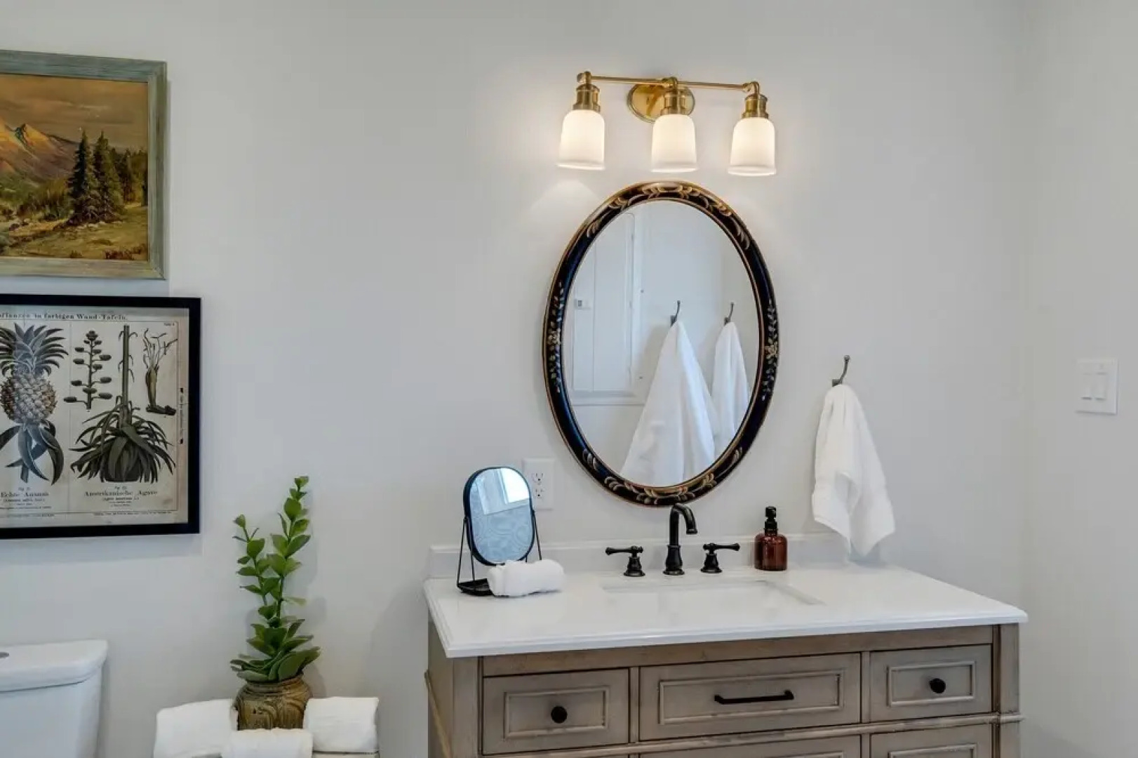 NEW Gorgeous Home With Hot Tub 5min From the River