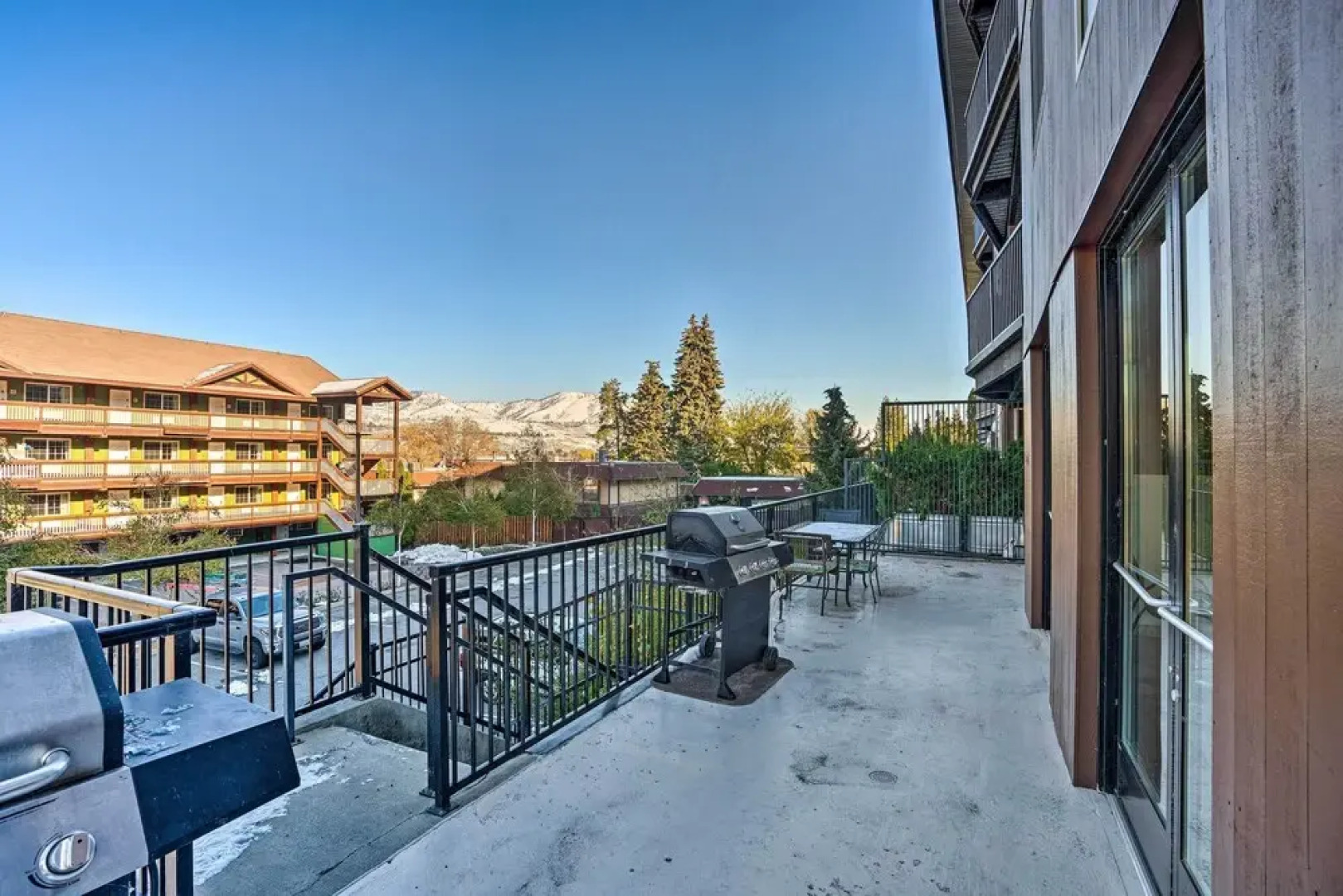 Resort-style Condo w/ Lake Chelan & Mtn Views