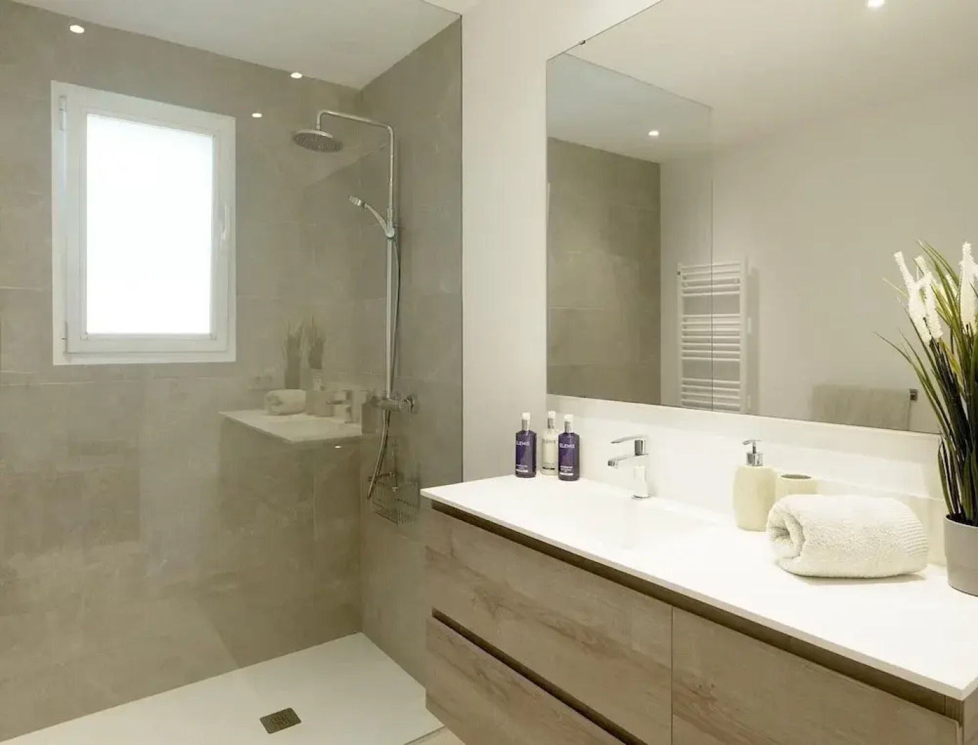 Villa on the Foot of La Font Hills