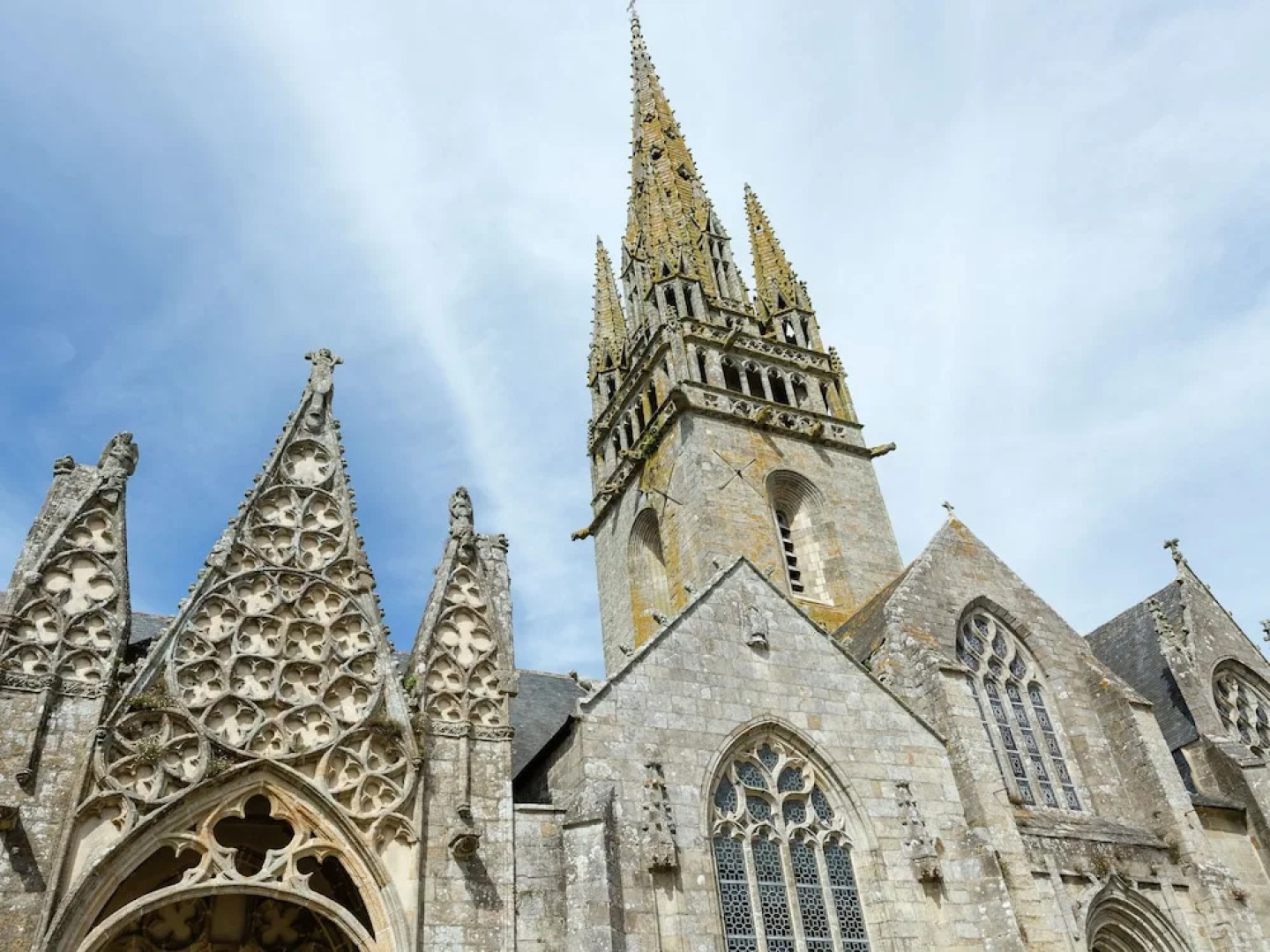 Rural holiday home near beach, culture and recreation in the tip of Brittany