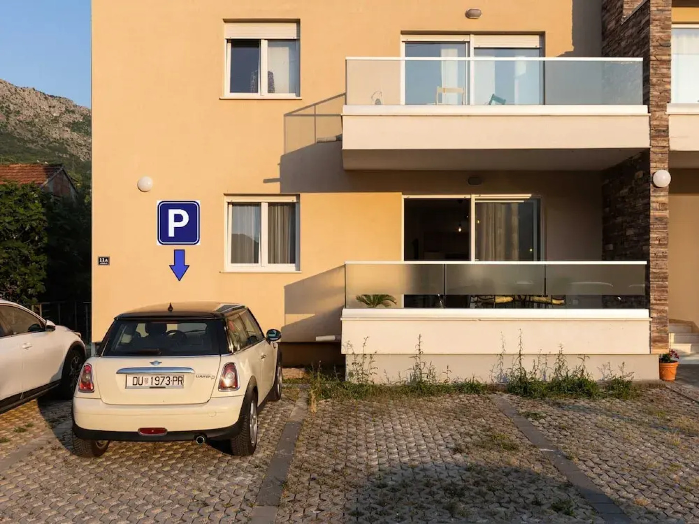 Apartment Why Not - Two Bedroom Apartment With Balcony