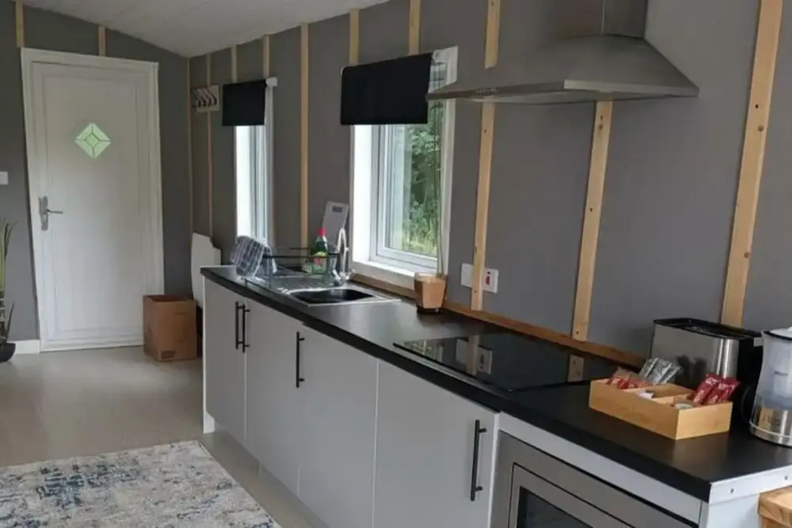 Tranquil Cabin Retreat- Sleeps 2, Parking