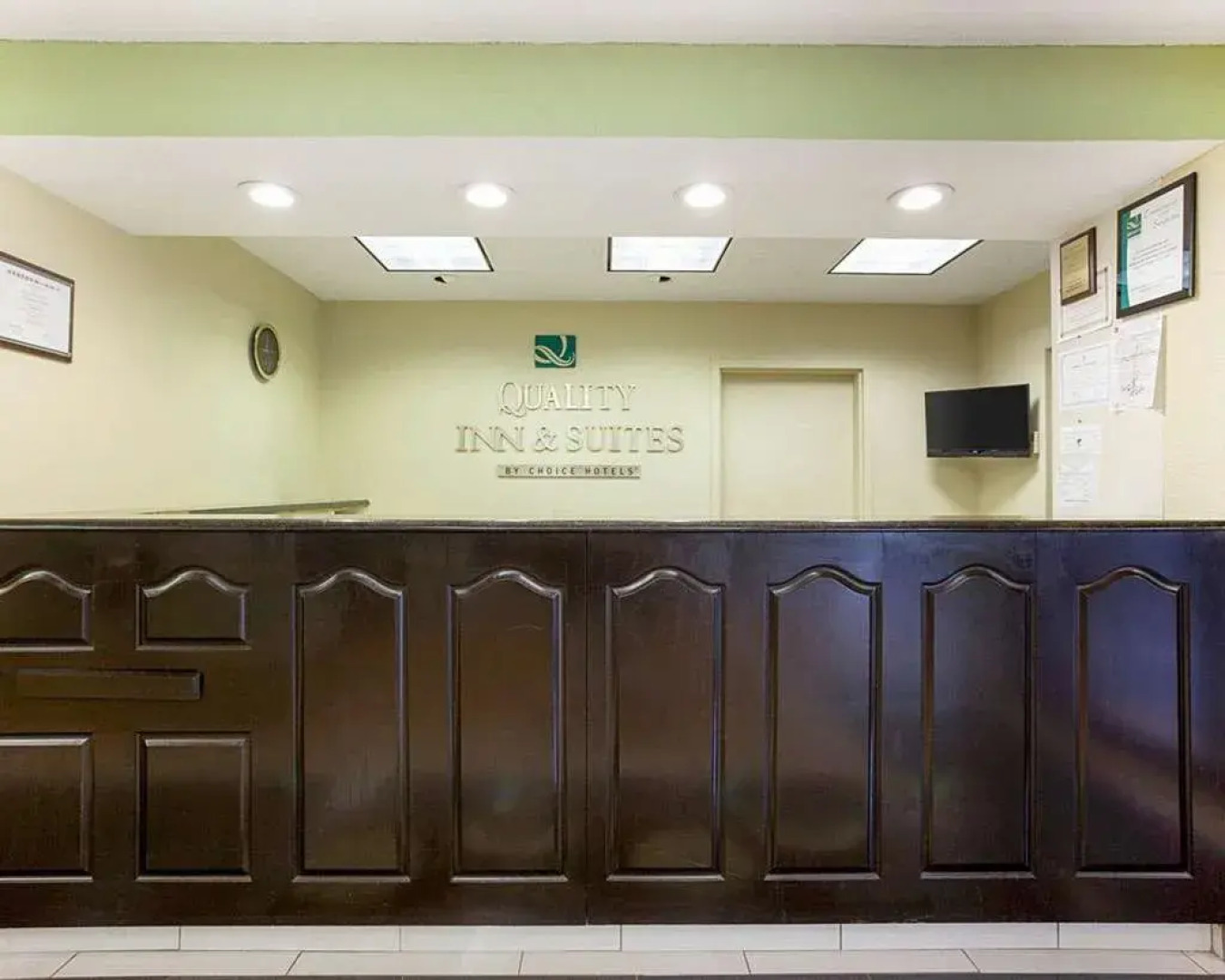 Quality Inn & Suites At Six Flags