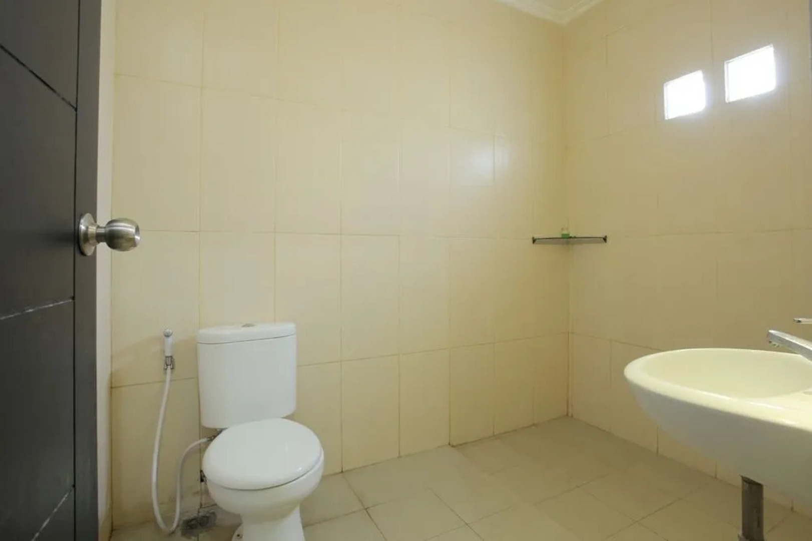 RedDoorz @ Nakula Timur