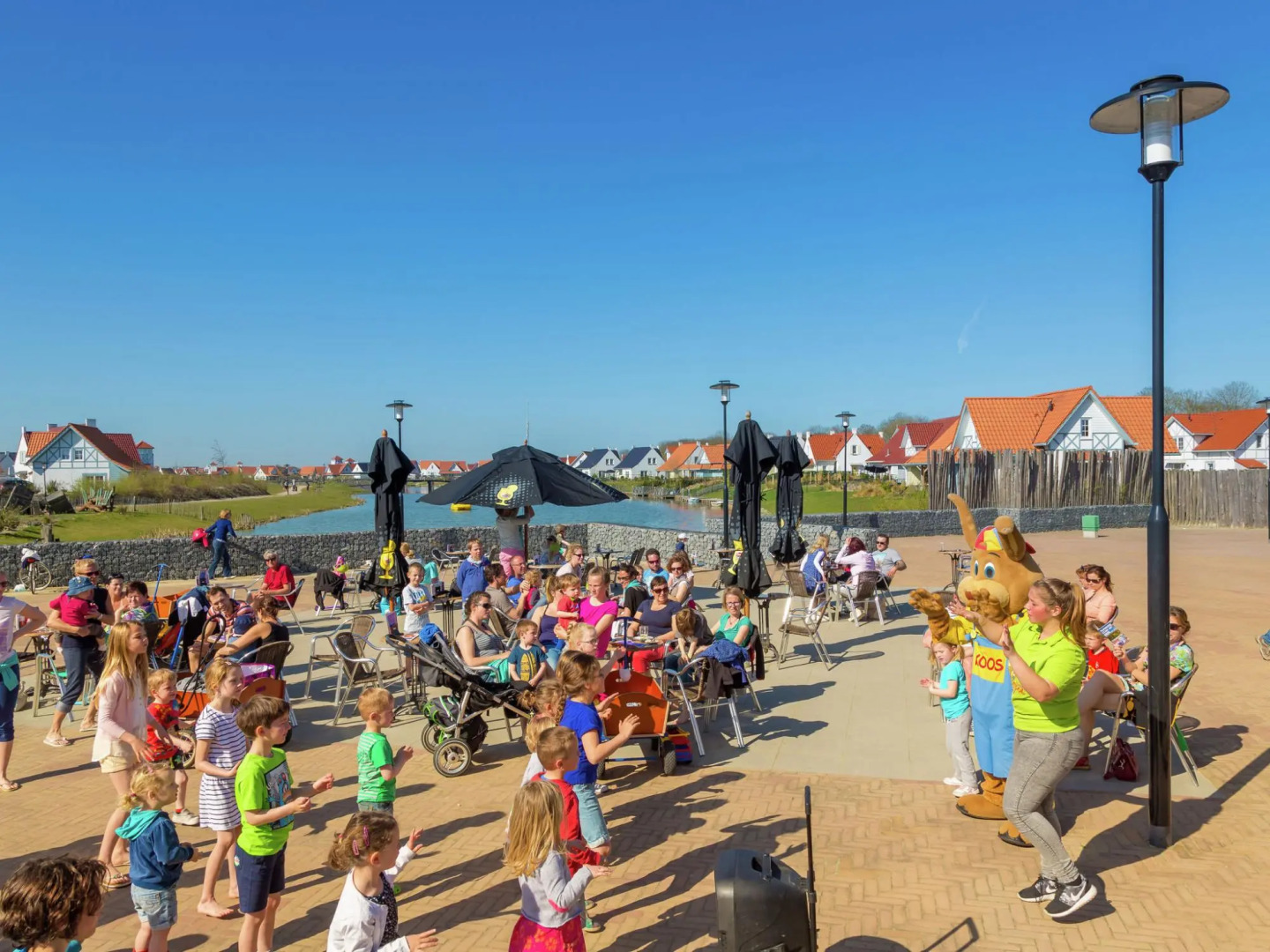 Restyled villa with infrared sauna, in a holiday park, 400 m from the sea