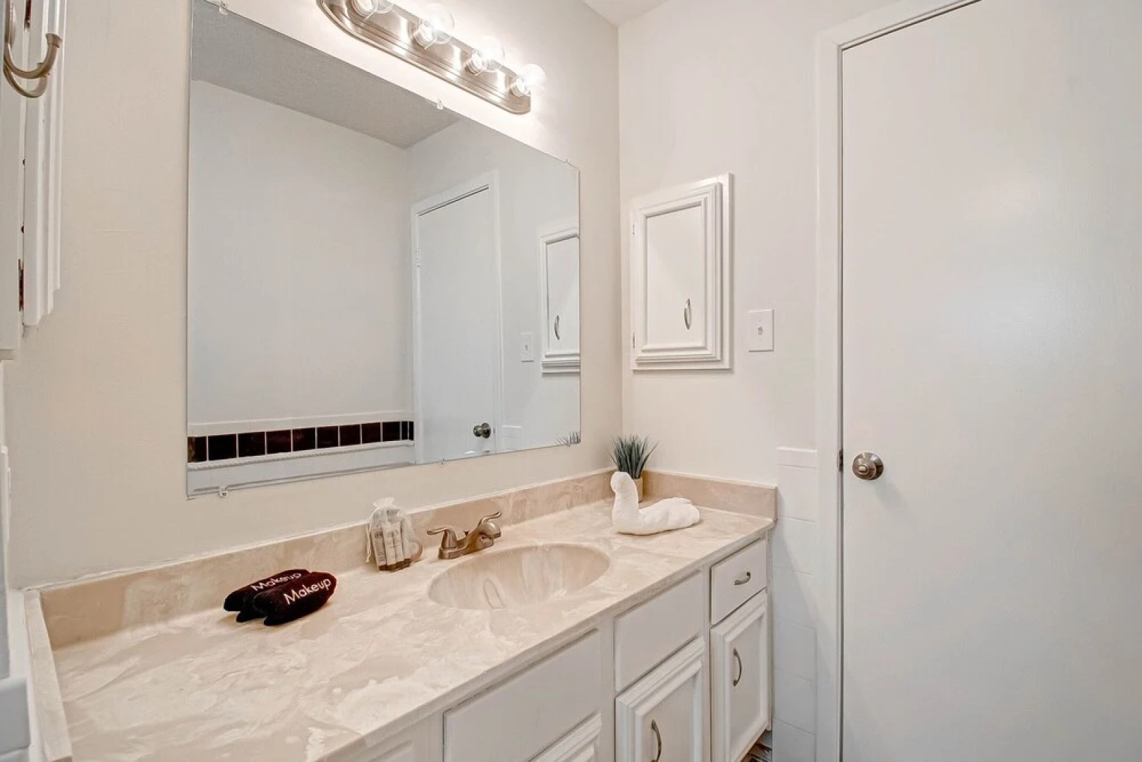 Ash Haven in Spring, Wifi, Extended Stay, Pet Friendly