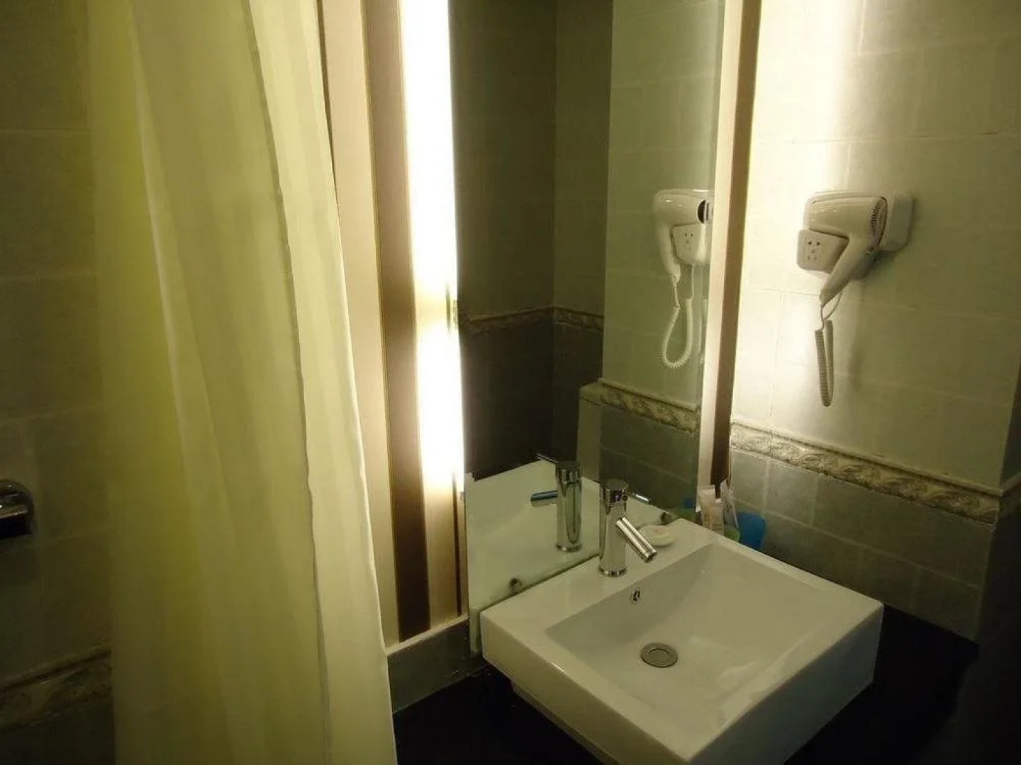 Zhongzhou Hotel (XingHe Road)