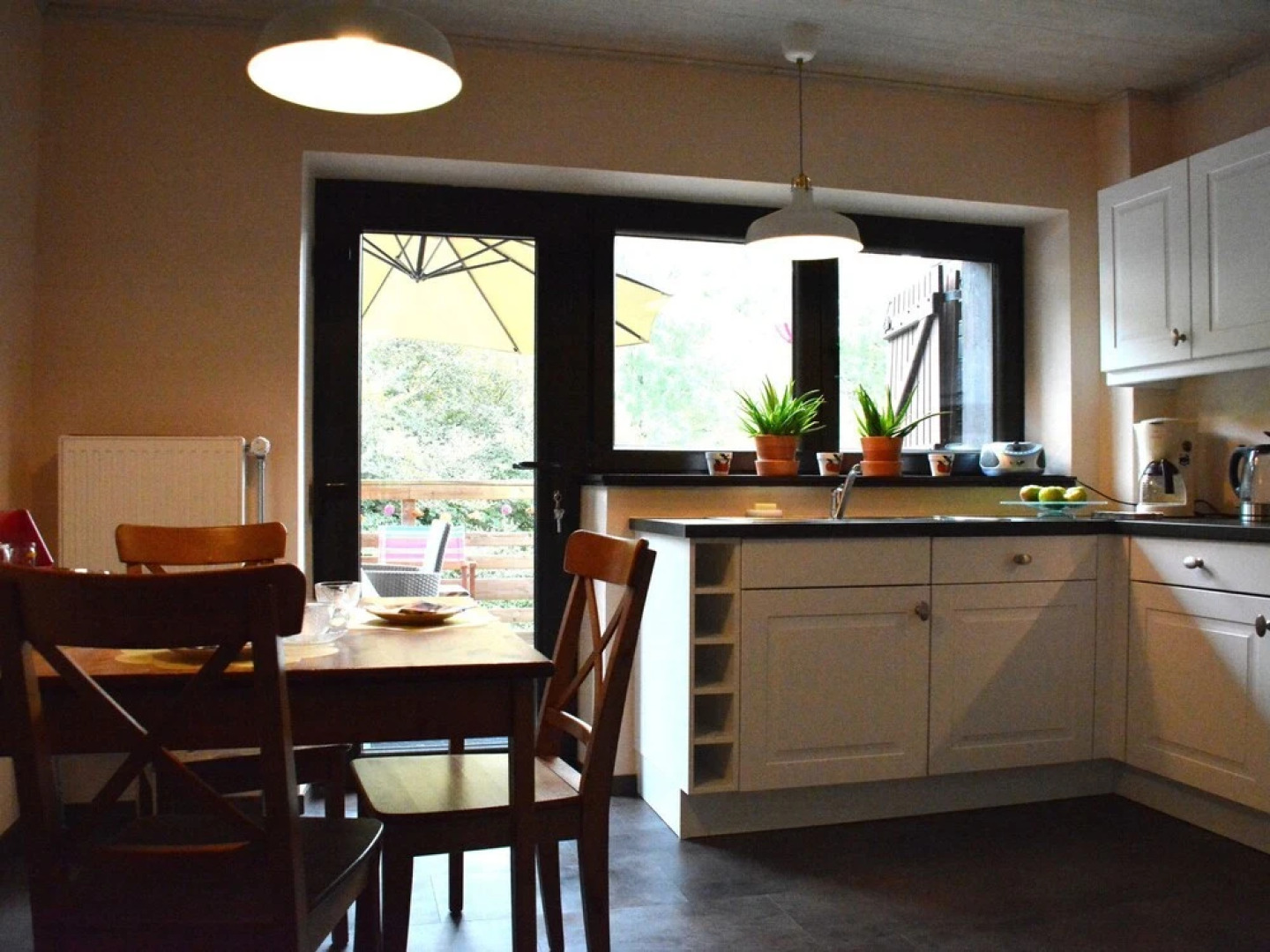 Chalet Renovated with Great Care, Large Garden, Direct Access To the River