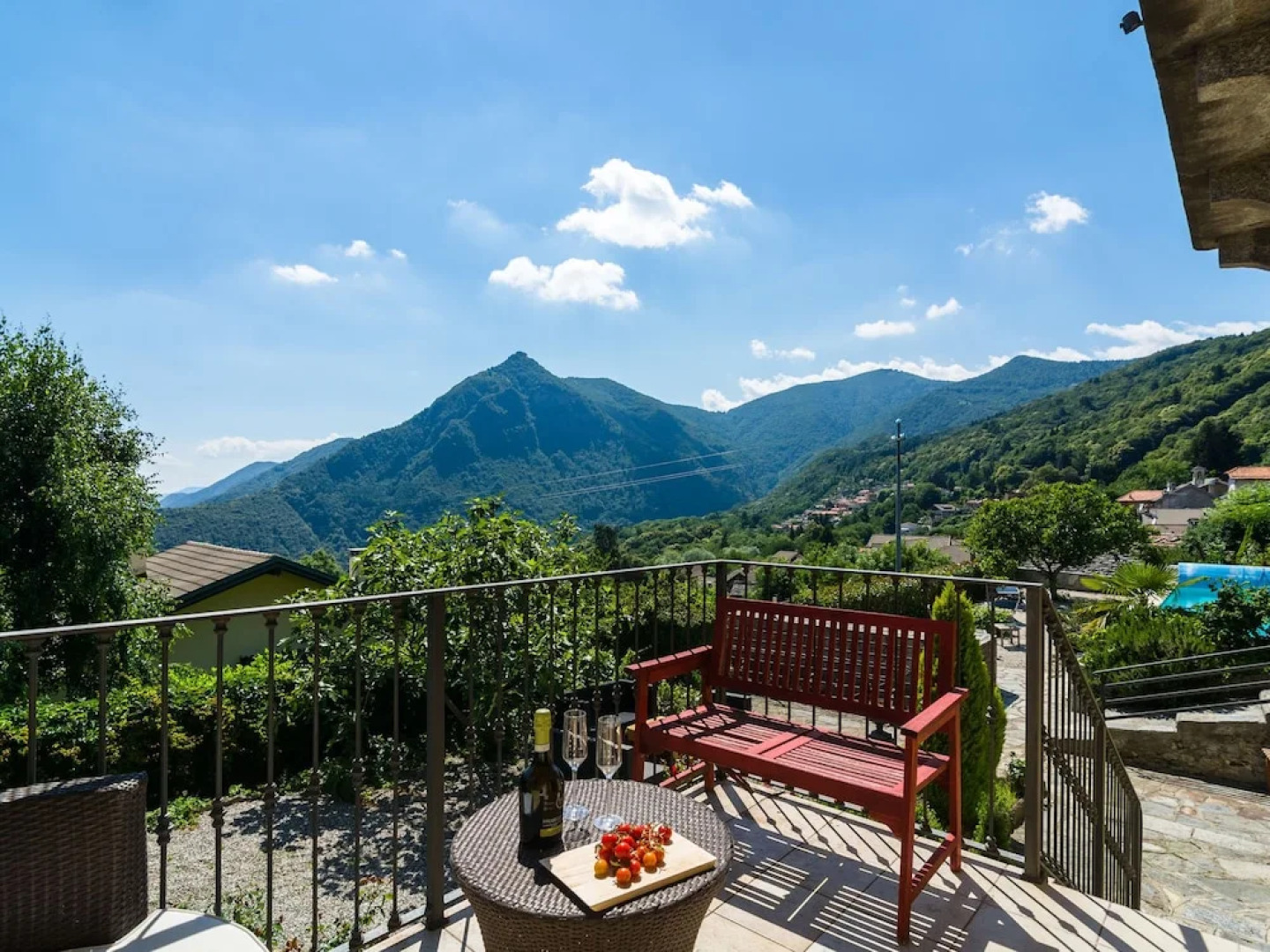 Villa With Private Pool and View of the Lake