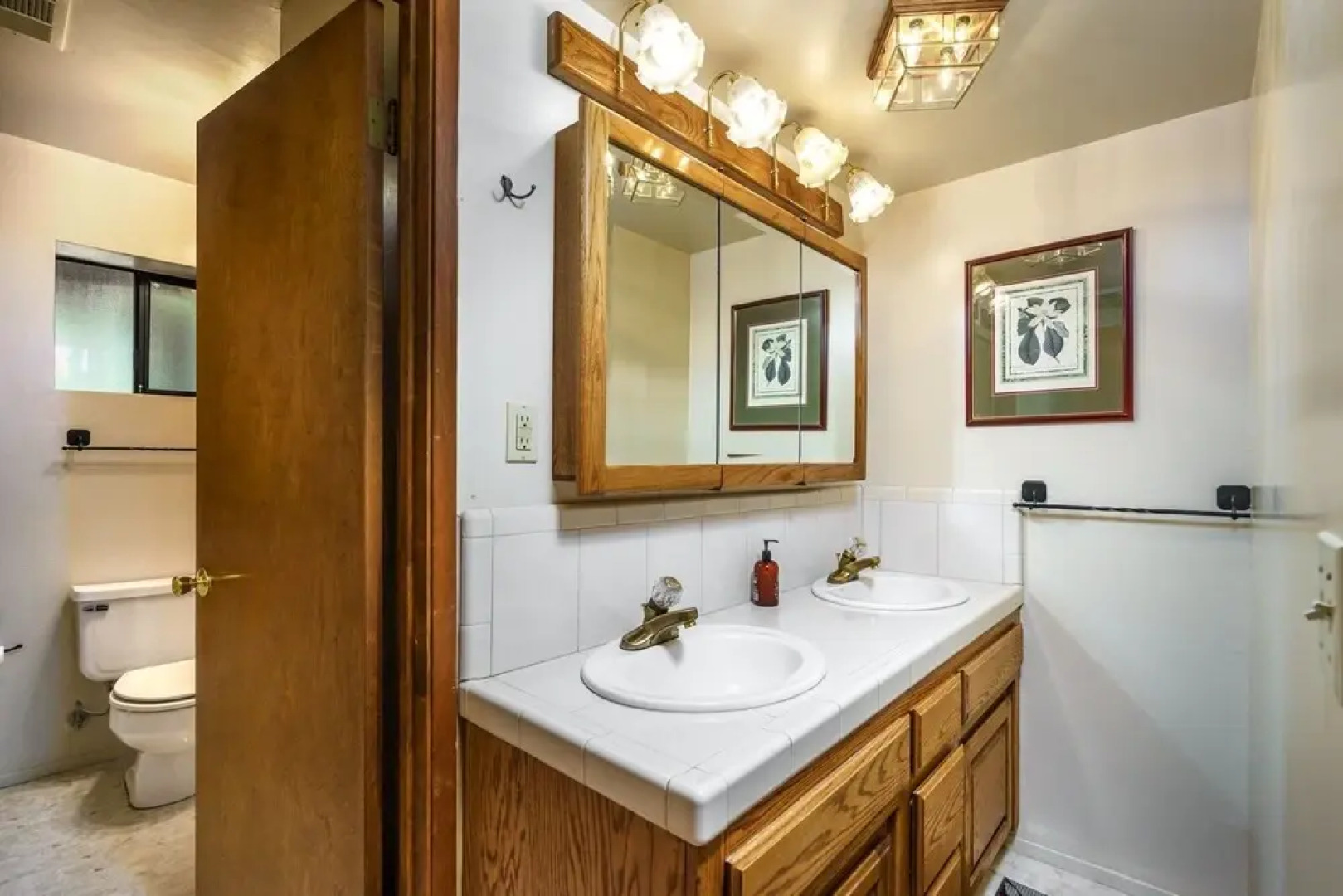 Hart Lake House - Amazing Location 500 Feet to Marina Beach and Pet Friendly! by Yosemite Region Resorts