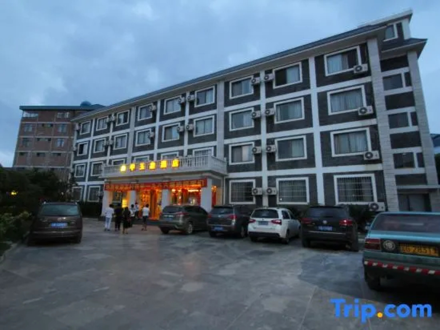 Xinjia Yuquan Hot Spring Hotel