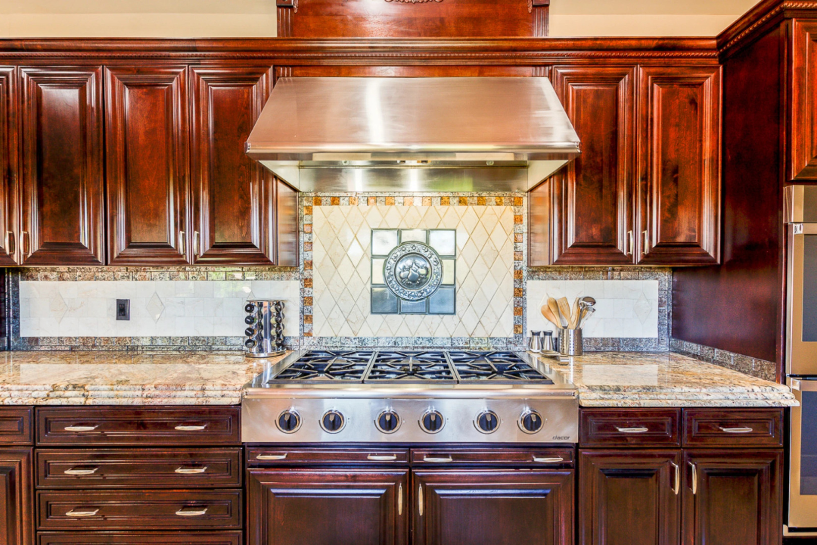 Your Oasis-Private Estate Resort 6Bdrm/5.5 Bath/Pool Misters