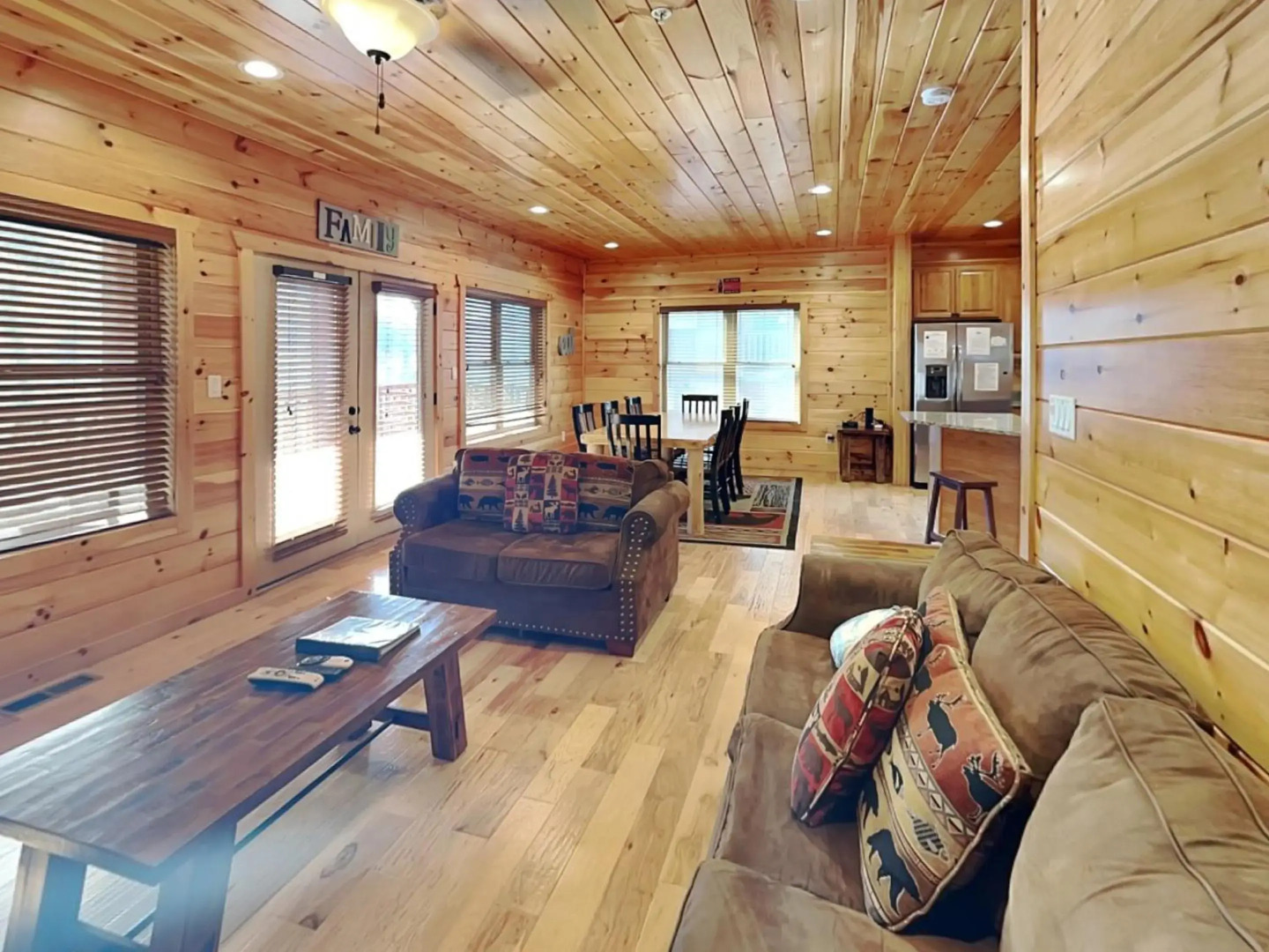 Gatlinburg Escape, 5 Bedrooms, Hot Tub, Arcade, Game Room, Sleeps 16