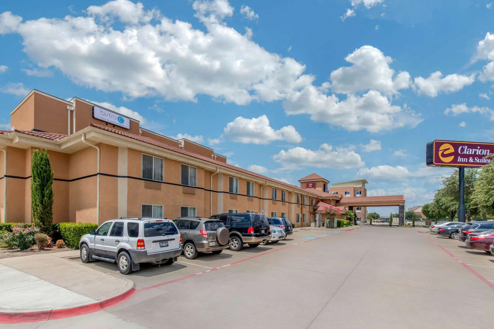 Clarion Inn & Suites DFW North