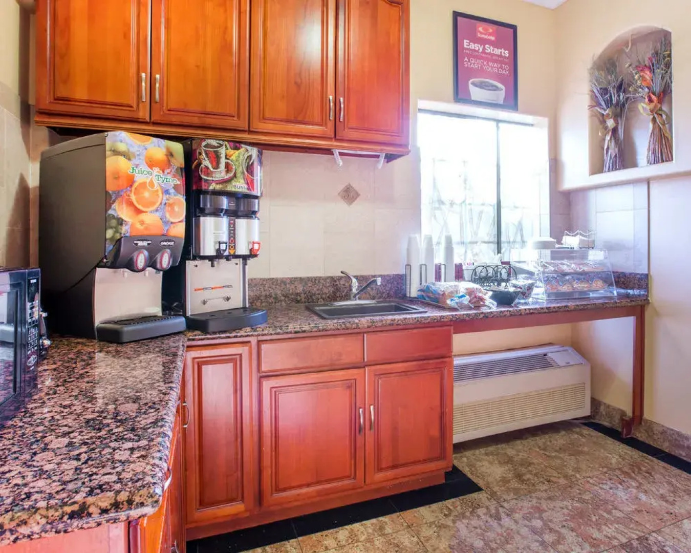 Econo Lodge Near Lax