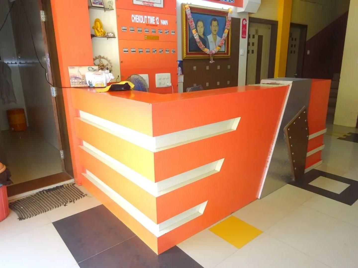 Hotel Raj Palace by Sky Stays