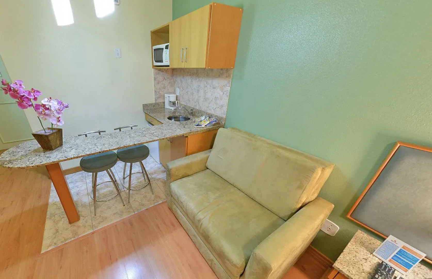 Harbor Regent Suites