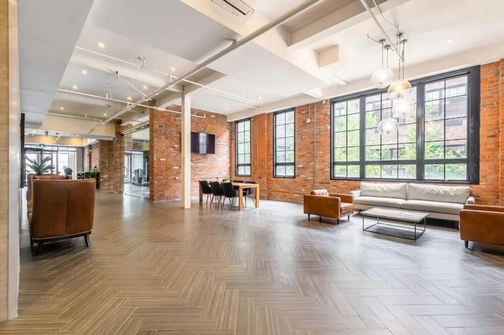 2 Storey Loft Gym Free Parking