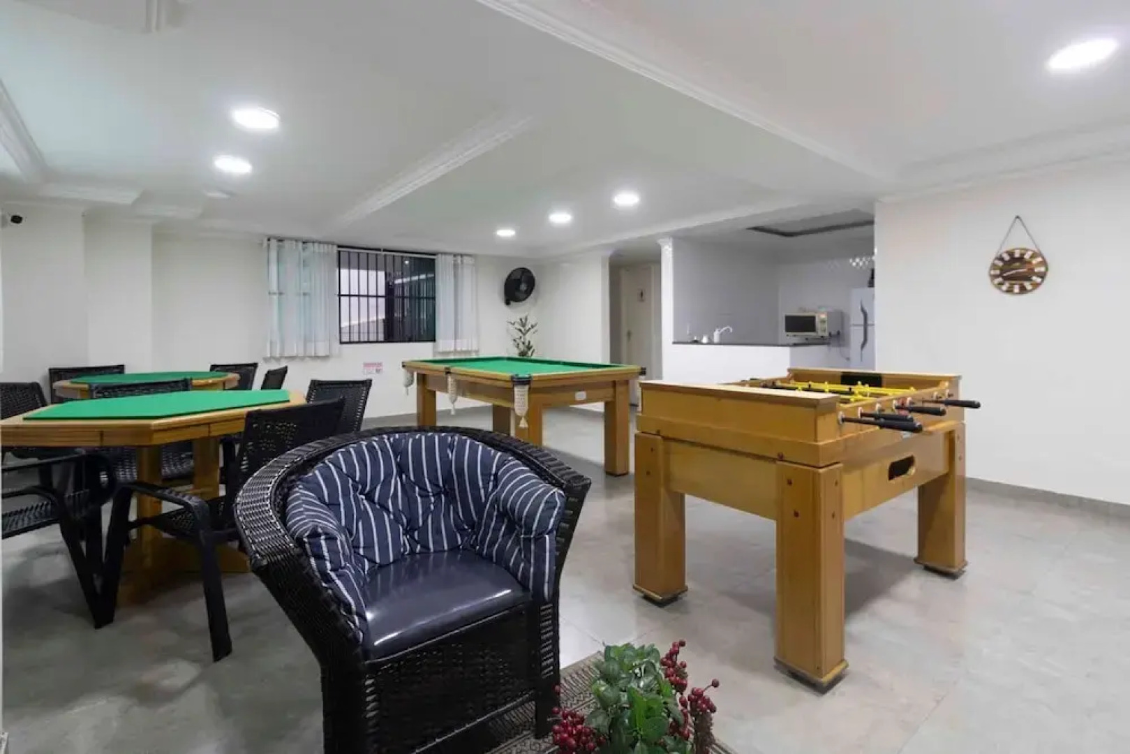 Apto com Excelente Localiza o a 50m da Praia