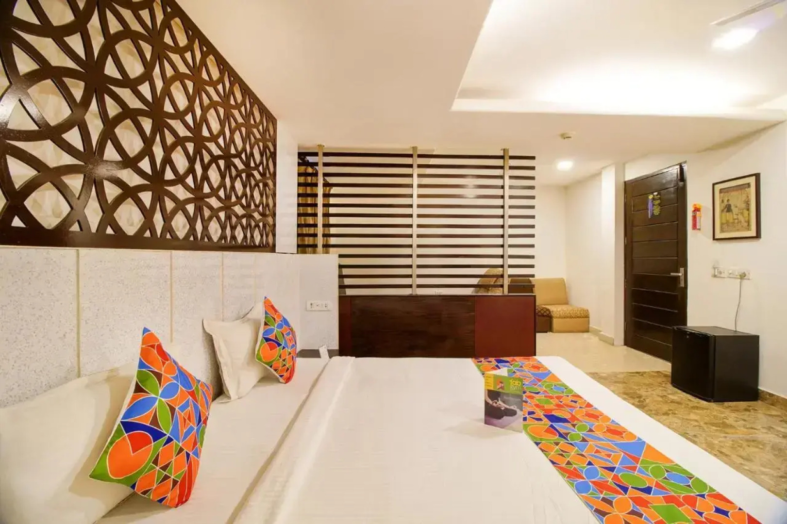 Fabhotel White Klove