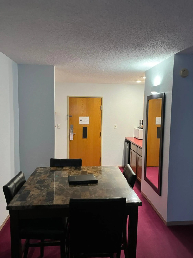 Pictured Rocks Inn & Suites