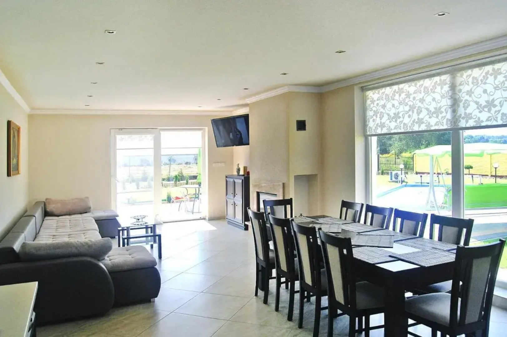 Terraced House With Pool and Sauna, Sieciemin