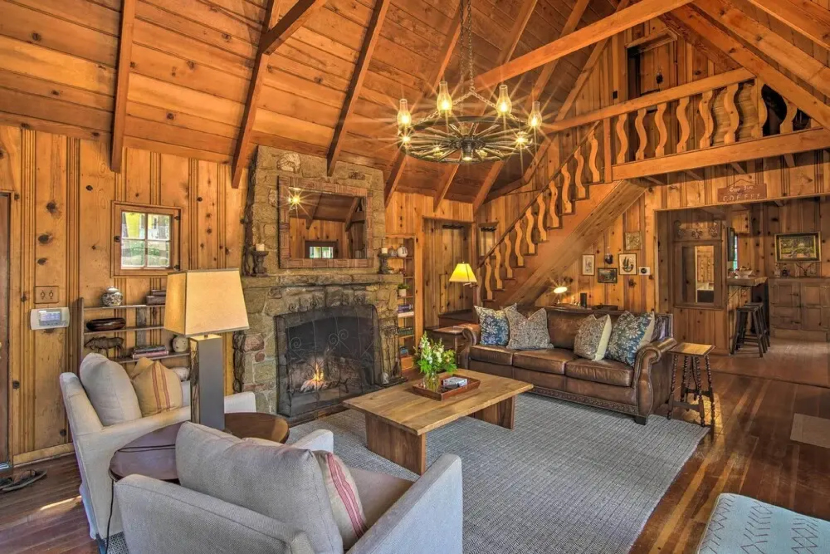Vintage Lake Arrowhead Cabin - Walk to Lake!