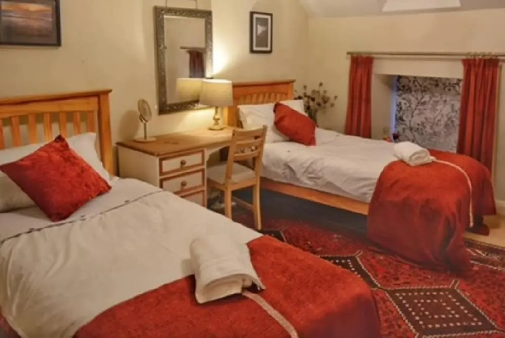 Cosy & Spacious Cottage in Scenic Village With Pub