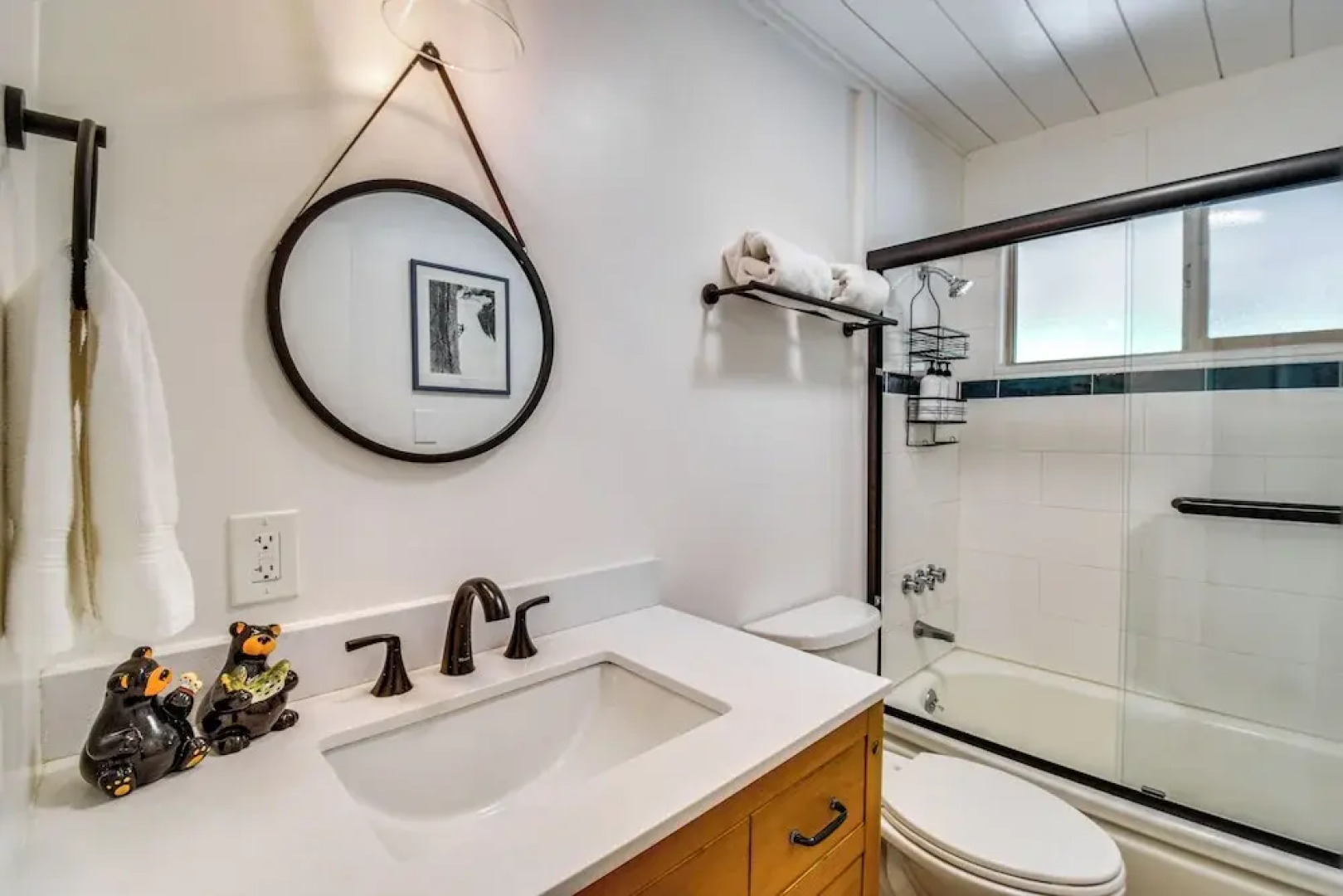 Cozy Retreat w/ Deck ~ 2 Mi to Pinecrest Lake!