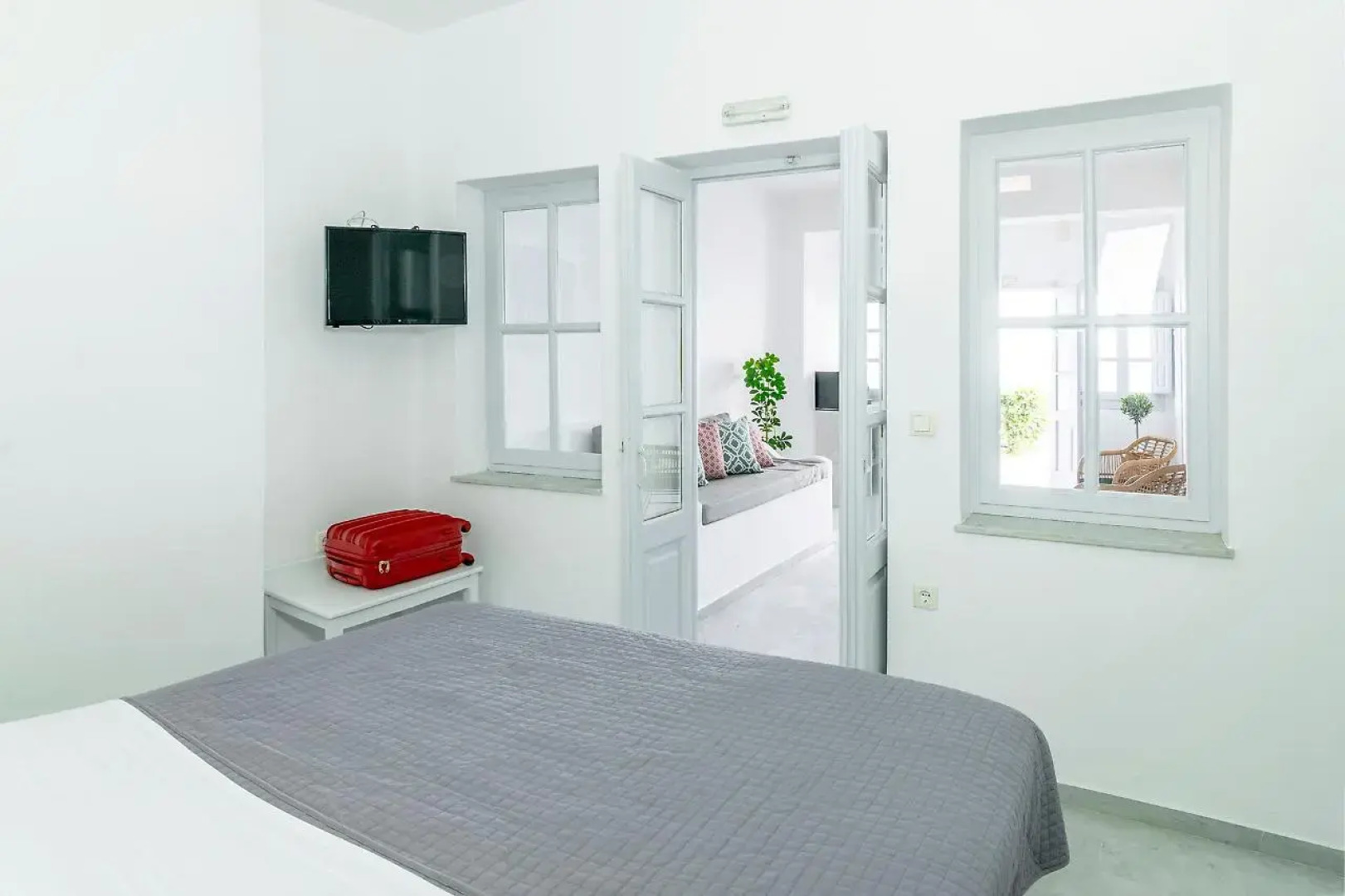 Phaos Santorini Suites